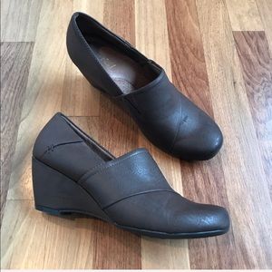 Natural Soul Brown Leather Slip On Wedges Shoes Size 8.5